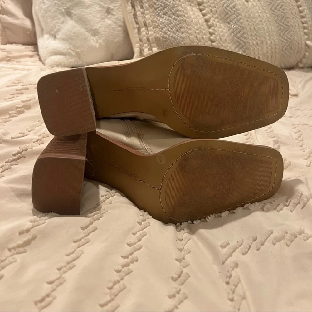 Vince Camuto leather Booties! Size 8.5🫶 - Picture 4 of 4